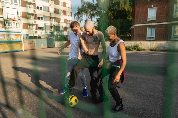 Dlaczego zapisałam nas na familijny runmageddon o tarzaniu w blocie w sportowym duchu?