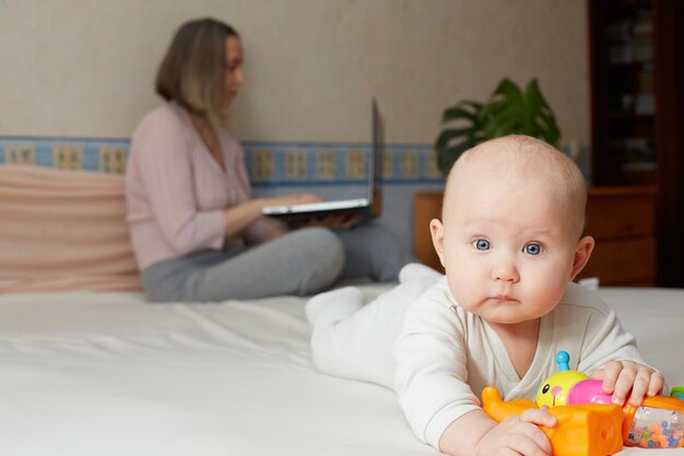 Co mówić do niemowlaka by wspierać jego rozwój?