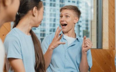 W jakim wieku chłopcy zaczynają mówić i co może wpłynąć na rozwój mowy?