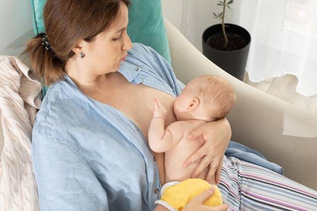 Czy długie karmienie piersią szkodzi matce?