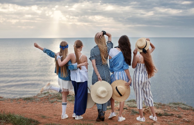 Bezpieczne i rozwijające kolonie nad morzem – jak dokonać najlepszego wyboru dla dziecka?