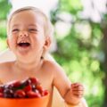 Jakie owoce uczulają niemowlęta i na co zwrócić uwagę?