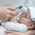 Kiedy zbić temperaturę niemowlakowi?